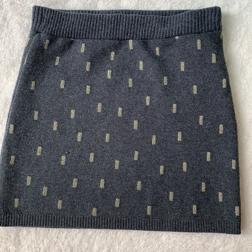 H&M Gray Sweater Skirt 4-6 yrs. Gold Design EUC - Picture 2 of 8